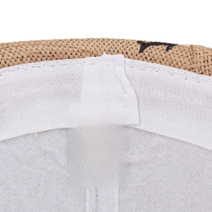 Detail shot of the internal label showing 100% paper material and size 58 for the straw hat