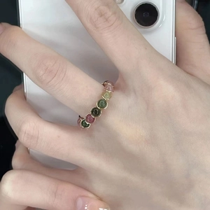 Boho-Ring mit bunten Perlen und Golddraht-Wicklung für einen stilvollen Stapel-Look