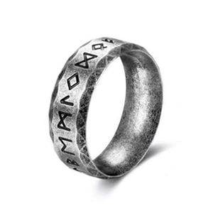 Bague viking runique vintage en acier inoxydable argenté avec finition de texture martelée