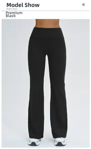 Gros plan du pantalon évasé de yoga noir à taille haute avec texture à fines côtes
