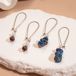 Détails de boucles d'oreilles vintage en pierre impériale et perles de quartz rose