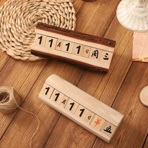 Calendrier perpétuel rustique en bois avec blocs mobiles pour décoration de bureau