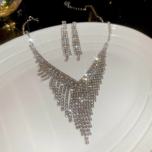 Parure de bijoux de mariée scintillante avec collier à franges et boucles d'oreilles