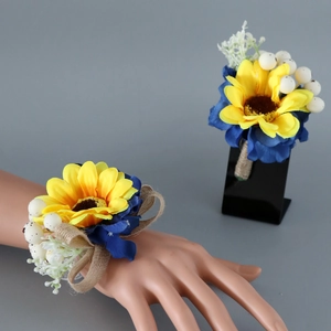 Set aus künstlicher Sonnenblume als Hochzeitsanstecknadel und Handgelenks-Corsage