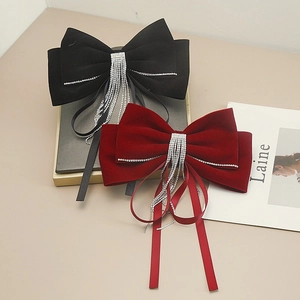Eleganti fermagli per capelli a fiocco in velluto con nappine di strass in rosso e nero