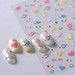 Autocollants ongles 5D avec cœurs souriants colorés et motifs de texte arc-en-ciel