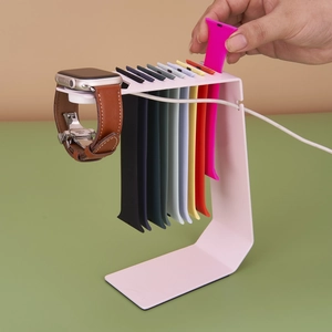 Soporte de metal rosa para carga de Apple Watch y almacenamiento de múltiples correas