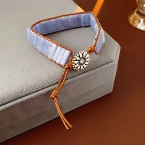 Bracciale Intrecciato Bohemian Con Perle Quadrate In Pietra Naturale Corda In Pelle Marrone E Chiusura A Girasole Argento Antico