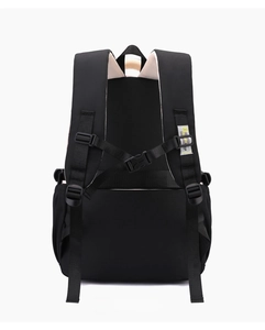 Vue arrière ergonomique d'un sac à dos noir avec maille respirante et sangle de poitrine
