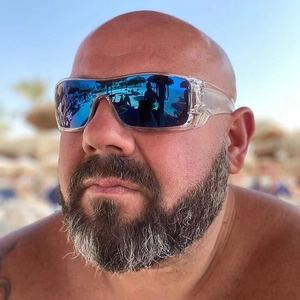 Y2K futuristic sports sunglasses with blue polarized lens on model at the beach