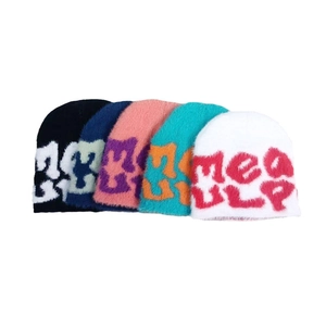 Bonnets d'hiver en fausse fourrure de vison en cinq couleurs avec broderie