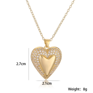 Detailed view of gold heart pendant with dimensions 2.7cm by 2.1cm and weight 8g