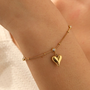 Minimalist gold plated stainless steel heart pendant bracelet with sparkling zircon stones