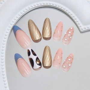Blaue French Press-on Nails mit 3D-Goldwellen und Strasssteinen, 24er-Set Nägel