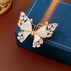 Exquisite 18k gold plated butterfly brooch with mother of pearl and zircon details