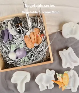 Ensemble de moules en silicone avec des formes de légumes réalistes comme les carottes