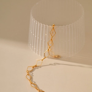 Minimalist 18K gold-plated choker with hollow diamond links and lobster clasp