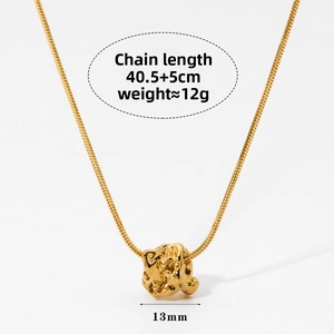 Gold necklace detail with irregular pendant, 40.5+5cm length and 12g weight specs