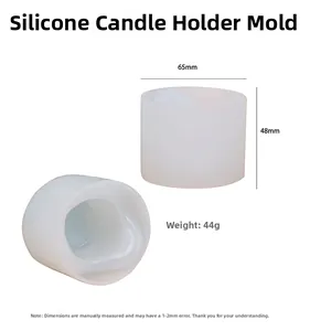 Vue macro du moule en silicone pour bougeoir cylindrique avec dimensions de 65 mm