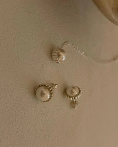 Elegant 925 silver pearl jewelry set with matching studs and pendant for women