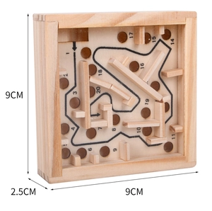 Detail view of wooden maze toy showing 9cm dimensions and number sequence from 1 to 20