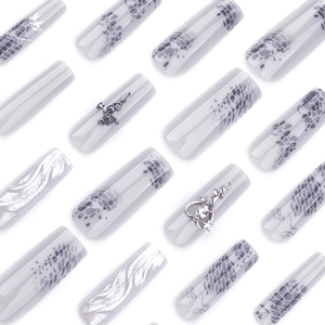 Faux ongles 3D avec cœur métallique, rose, paillettes œil de chat et strass argentés