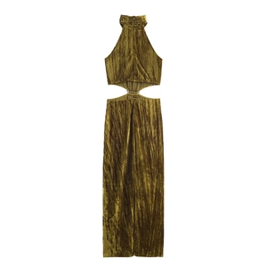 Abito lungo in velluto oro oliva con scollo all'americana e dettagli cut-out in vita