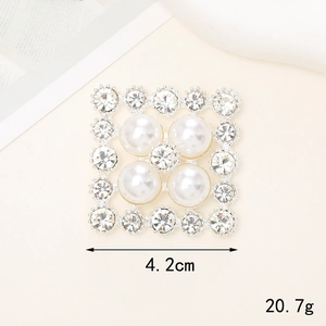 Silver square brooch with four large pearls and rhinestone border details, 4.2cm size