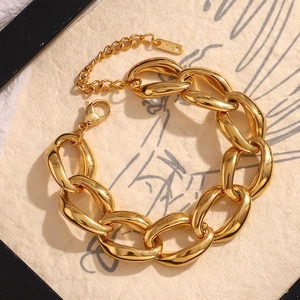 Detail of 18K gold-plated chunky link bracelet with lobster clasp and K18 tag