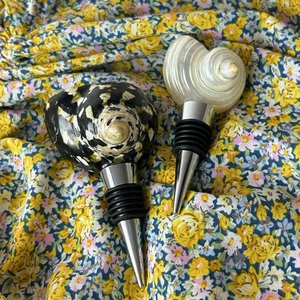 Creative nautical wine stopper set with sea shell tops and metal rubber seal gaskets