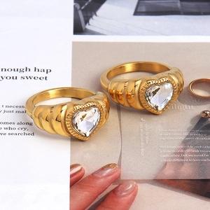 Bague cœur rétro en acier inoxydable 316L plaqué or 18 carats avec zircon clair