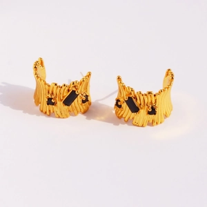 Luxurious C-shaped gold metal hoop earrings with black zircon stones and textured stripes