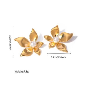 Detailed size view of golden flower earrings with white pearl centers and weight info