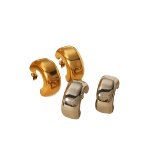 Polished 18K gold and silver plated C-shaped hoop earrings in stainless steel