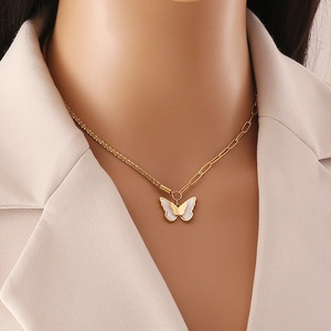 Butterfly Pendant Necklace Stainless Steel Gold Plated Mother Of Artificial Pearl Asymmetric Snake And Paperclip Chain Fashion Women