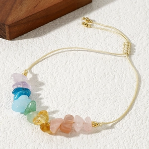Bracelet bohème en pierres naturelles concassées colorées avec cordon tressé ajustable