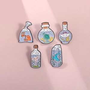 Broche de Aleación de Esmalte de Animales Marinos de Dibujos Animados Tortuga Ballena Pez Payaso Axolote Raya En Botella Insignias