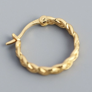Chic 925 sterling silver woven chain hoop earrings with a textured golden finish for women