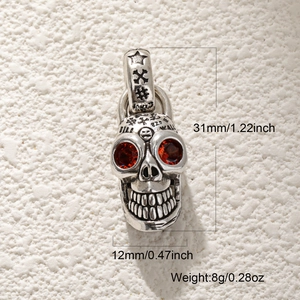 Pendentif crâne argenté avec yeux en pierre rouge et dimensions 31x12mm pour bijoux DIY