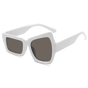 Lunettes de soleil géométriques blanches avec verres gris au design minimaliste chic