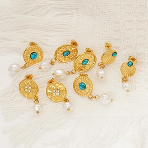 Vintage fan-shaped stainless steel earrings with turquoise and pearls in 18K gold finish