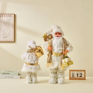 Goldenes Weihnachtsmann-Figurenset mit Plüschdetails für elegante Weihnachtsdeko