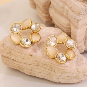Boucles d'oreilles couronne dorée avec opale œil de chat et cristaux brillants