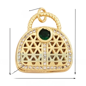 Vue détaillée du pendentif sac à main avec pierre verte et cristaux, taille 23mm