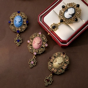 Vintage Cameo Brooch Alloy Hollow Rhinestone Victorian Court Style Elegant Breastpin Jewelry For Women