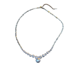 Silberne Perlenkette mit Zirkonia-Akzenten und gemischtem Metallketten-Choker-Design