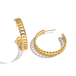 Boucles d'oreilles créoles dorées à maillons cubains avec design géométrique creux