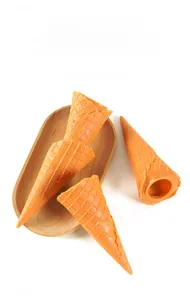 Macro di mini coni gelato per artigianato fai-da-te con realistica trama a nido d'ape