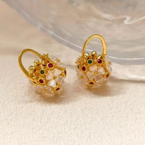 Elegante Blumenkorb Ohrringe Kupfer Vergoldet Weiße Harzblüten Zirkon Süßer Stil Damen Schmuck