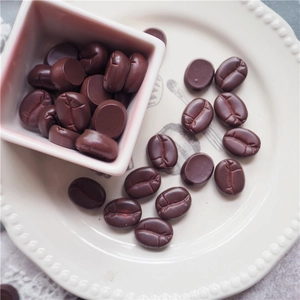 Realistic 15mm resin coffee beans and chocolate models for DIY phone case crafts